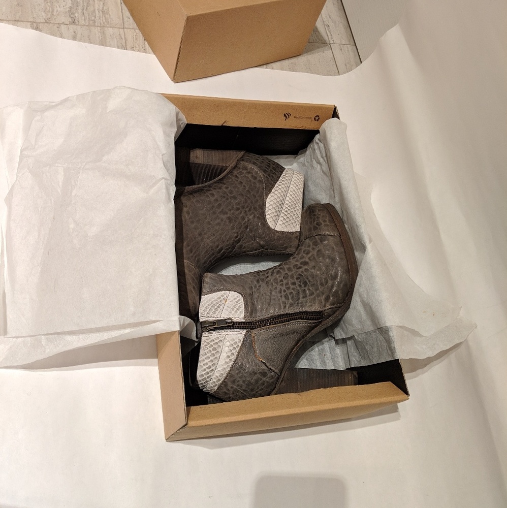 Size 6 Ksubi women's memphis 3 full shaft boot